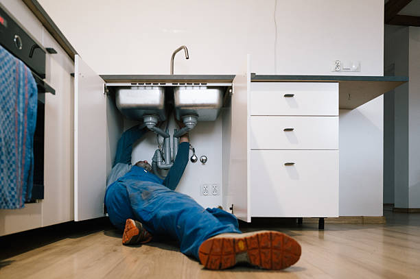 Professional Emergency Plumber technician working in Regina, KY